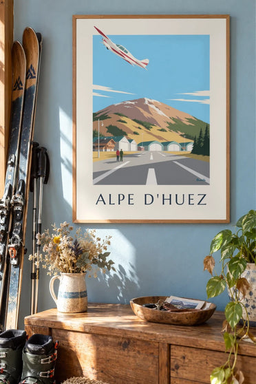 Poster vliegveld van Alpe d'Huez : ingelijst aan de muur