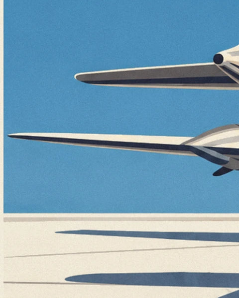 Les ailes crème et bleu nuit de 2 avions sur le tarmac clair, ombres allongées au sol