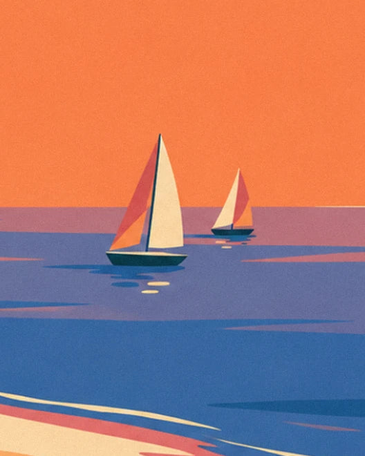 Les 2 voiliers aux voiles orange et crème sur l'eau bleue, sous le ciel du couchant