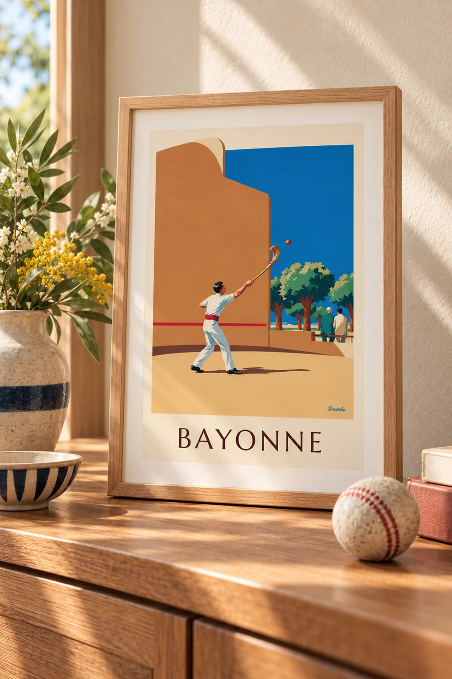 Affiche pelote basque à chistera devant le fronton de Bayonne : petit format A4 encadré