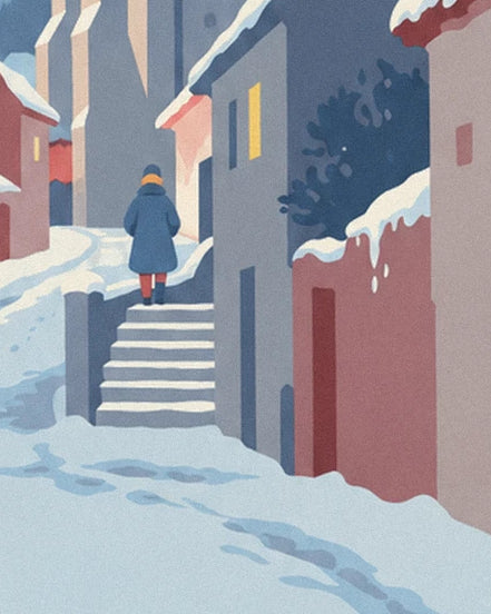Une silhouette en manteau bleu et écharpe jaune montant l'escalier enneigé d'une ruelle aux façades rosées