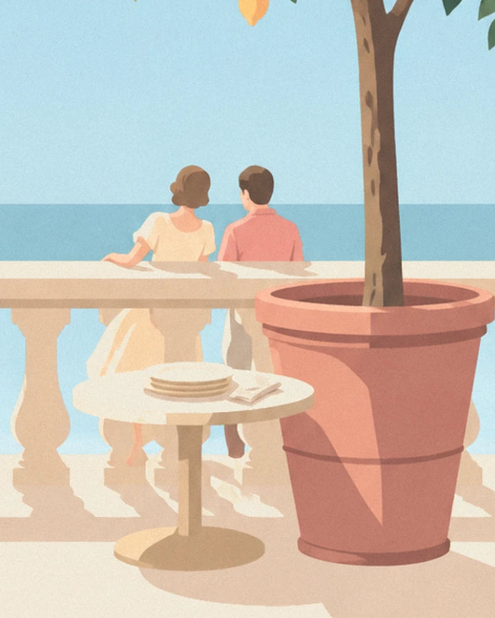 Le couple accoudé à la balustrade face à la mer, près du grand pot en terre cuite
