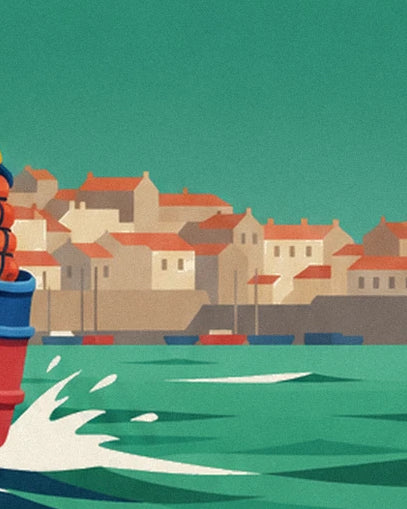 Les maisons claires aux toits rouges du port, derrière les vagues écumantes