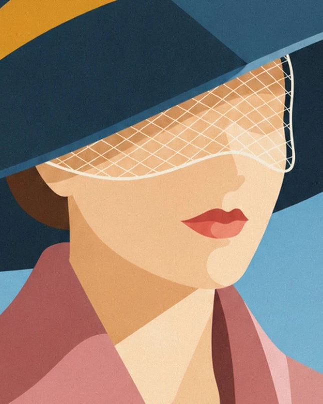 Une femme aux lèvres rouges sous un chapeau bleu à voilette blanche