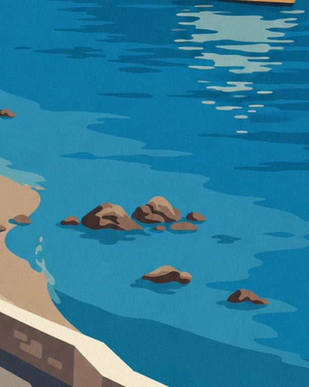 Das blaue Wasser und seine Spiegelungen, mit 5 braunen Felsen, die nahe dem Strand aus der Oberfläche ragen