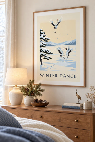 Poster met Japanse kranen die dansen in de sneeuw: ingelijst aan de muur