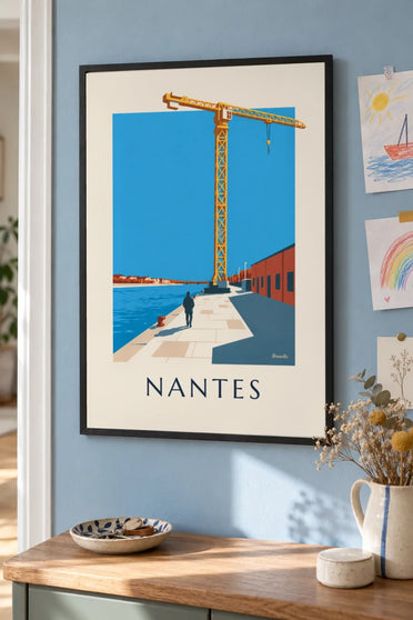 Poster gele kraan Titan op het Île de Nantes: ingelijst aan de muur