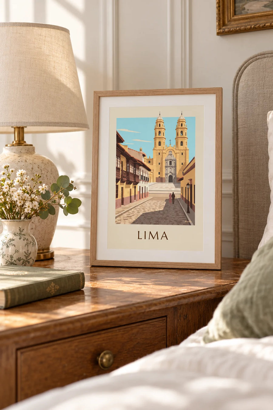 Poster koloniale straat in Lima en de basiliek van San Francisco: klein formaat A4, ingelijst