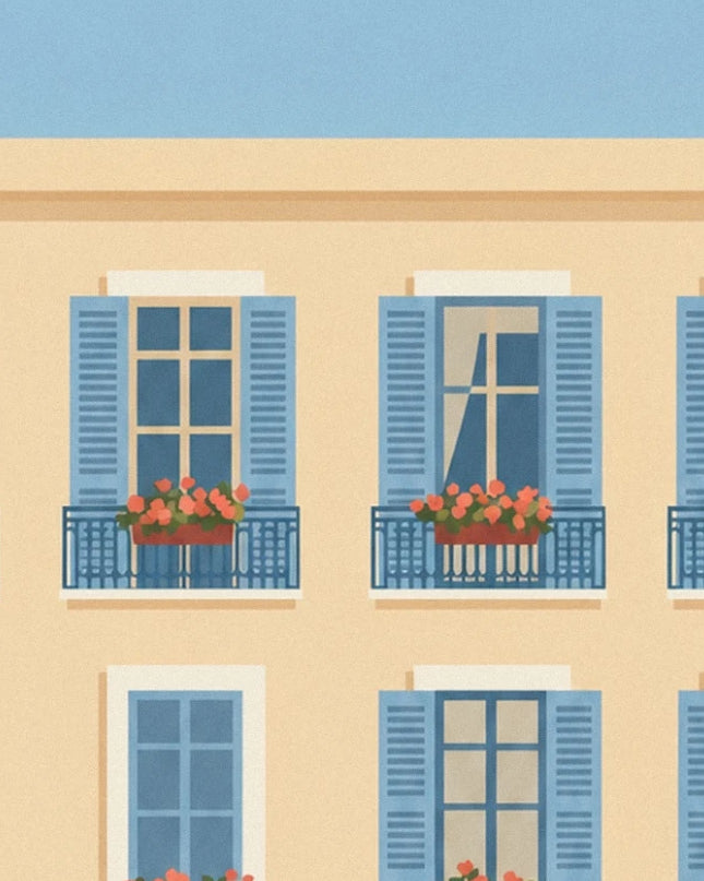Blaue Fensterläden und blumengeschmückte schmiedeeiserne Balkone an der ockerfarbenen Fassade in Nizza