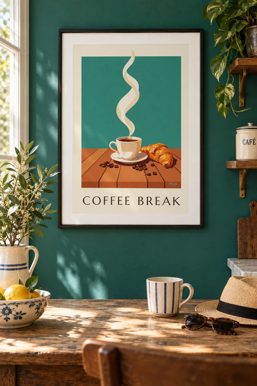 Affiche pause café avec croissant et grains de café sur bois : encadrée au mur