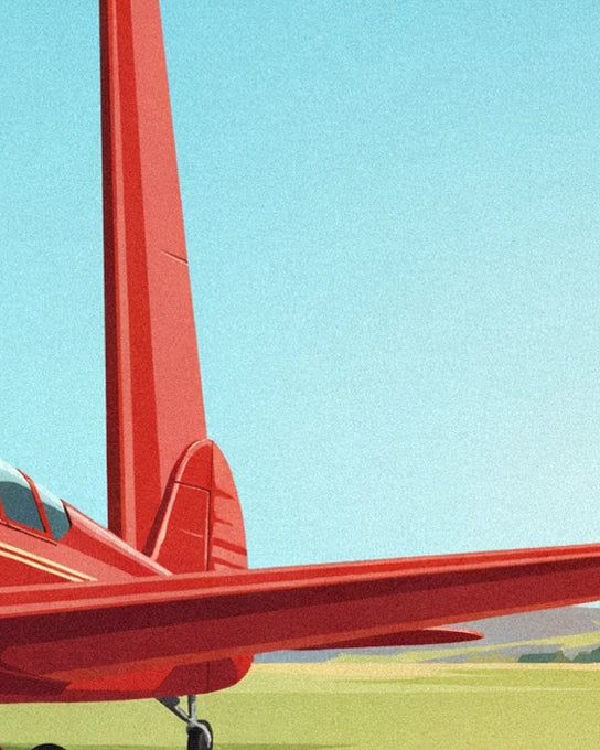 La dérive et l'aile arrière de l'avion rouge, découpées sur le ciel bleu clair
