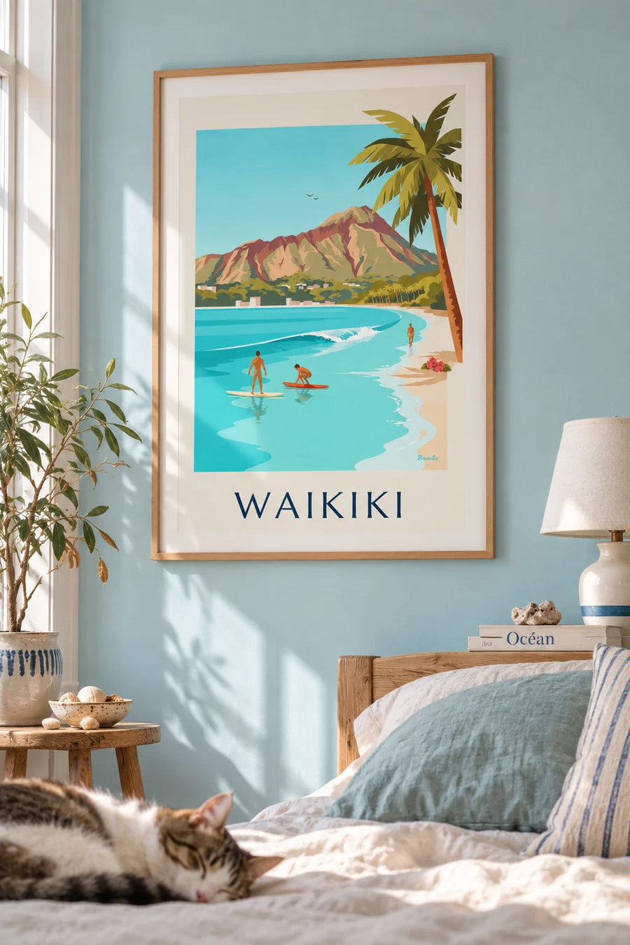 Affiche surfeurs dans la baie de Waikiki au pied de Diamond Head : encadrée au mur