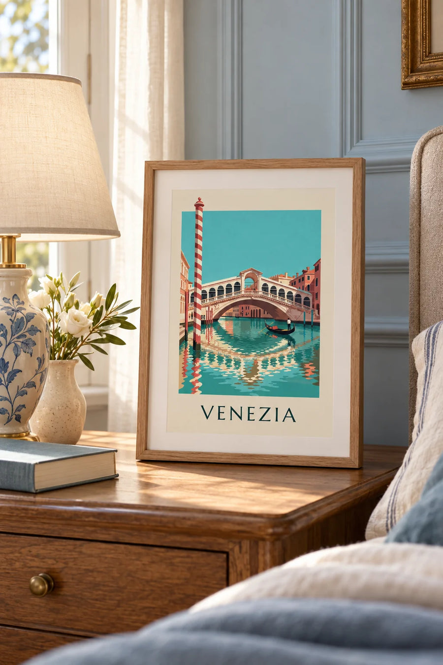Poster Rialtobrücke und Gondel auf dem Canal Grande in Venedig: kleines A4-Format im Rahmen