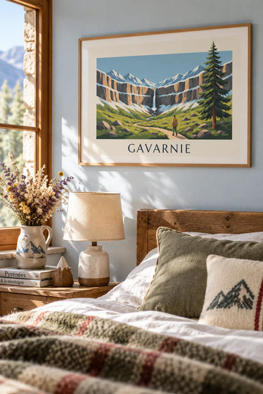 Poster van een wandelaar voor de waterval van de cirque de Gavarnie: ingelijst aan de muur