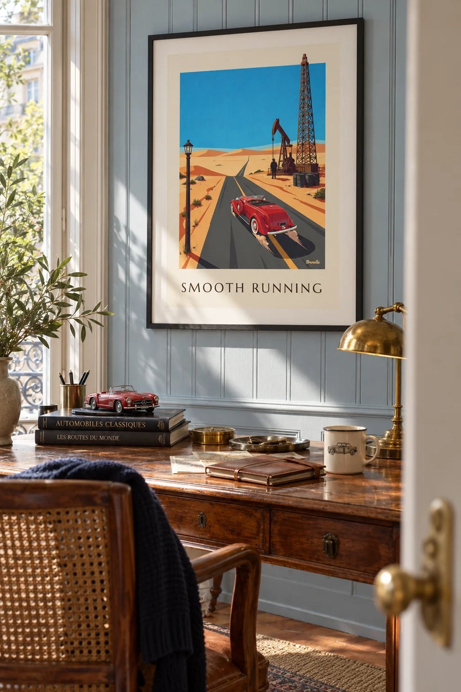 Poster roadster op een woestijnweg en olieboortoren: ingelijst aan de muur
