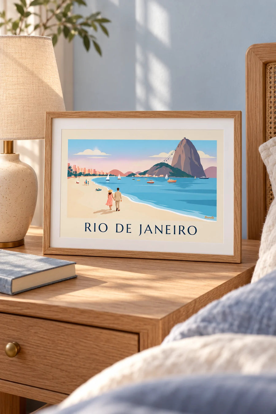 Affiche couple sur la plage de Botafogo face au Pain de Sucre à Rio : petit format A4 encadré