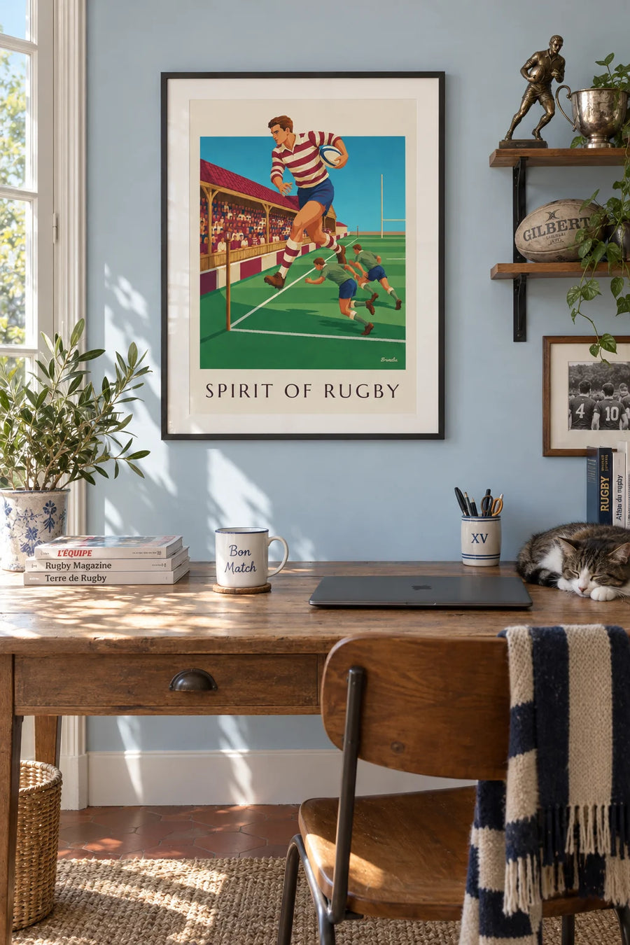 Affiche joueur de rugby sprintant le long de la touche : encadrée au mur
