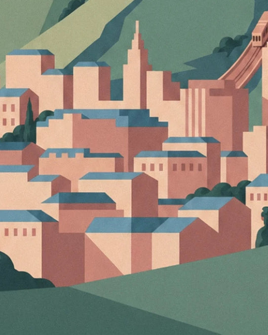 Les bâtiments roses de Santiago aux toits bleus, au pied de la colline verte