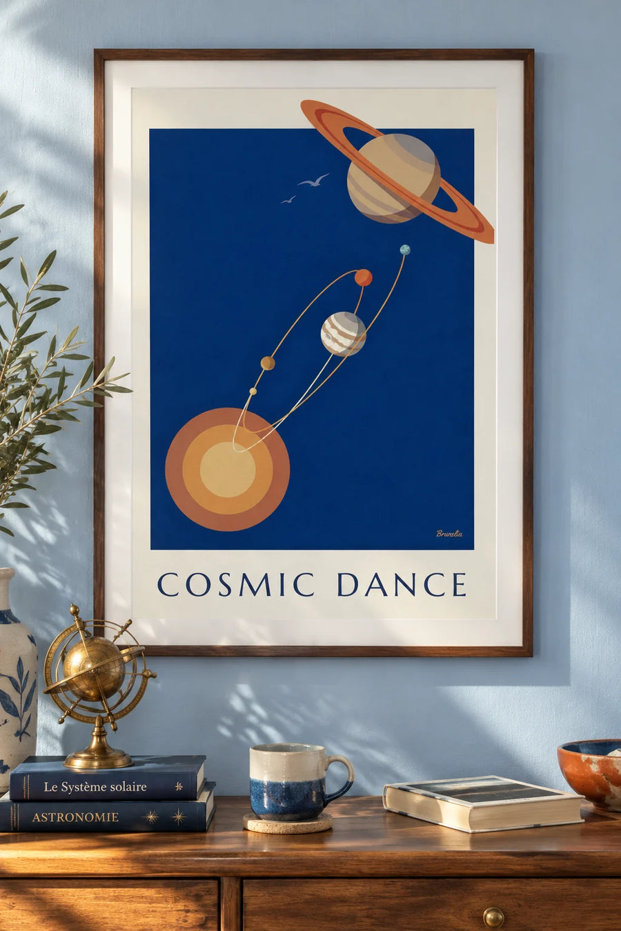 Affiche Saturne et planètes en orbite autour du Soleil sur fond bleu nuit : encadrée au mur