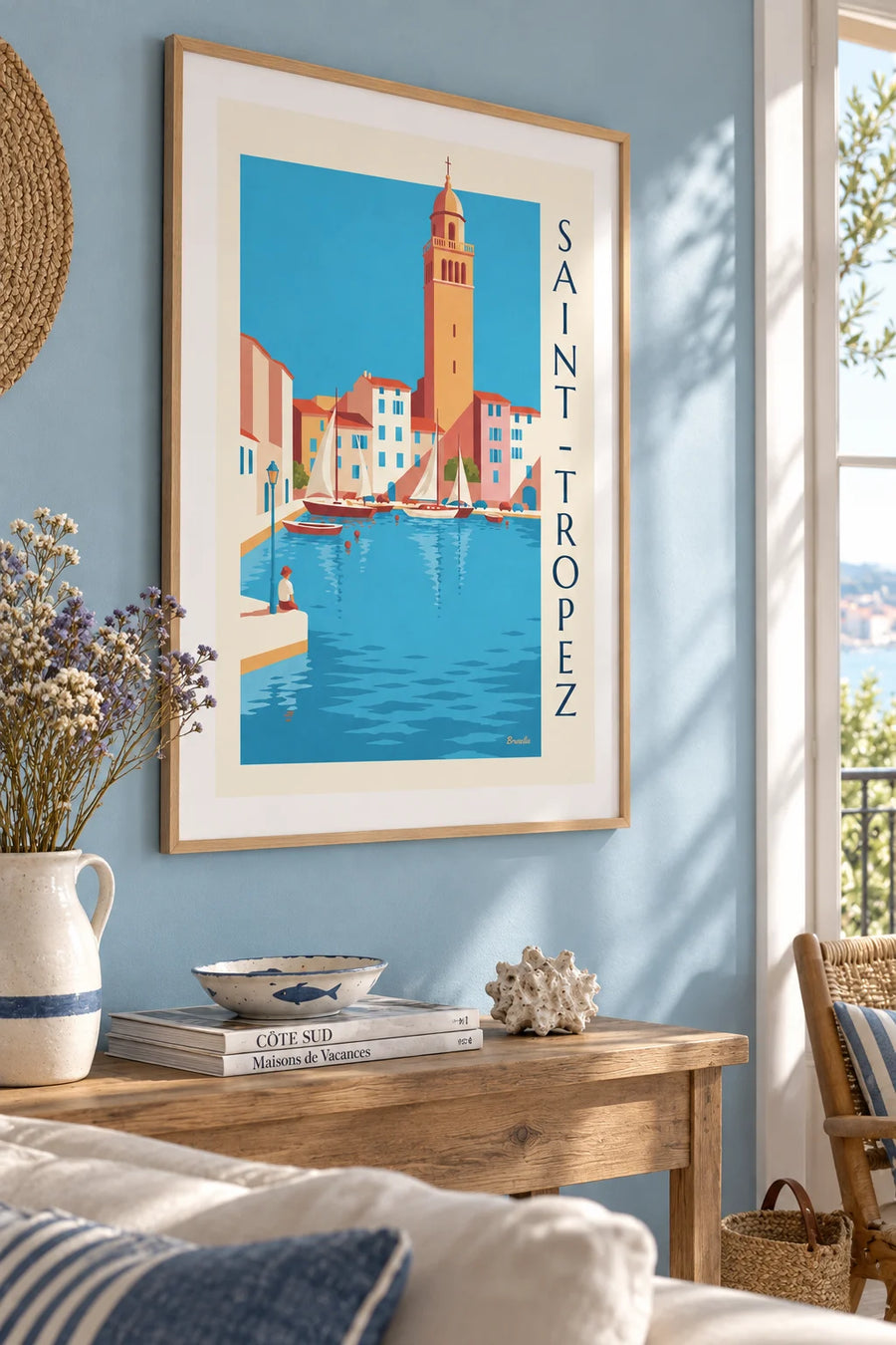 Affiche voiliers amarrés au vieux port de Saint-Tropez : encadrée au mur