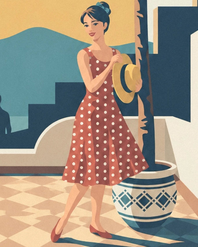 Une femme en robe rouge à pois blancs, chapeau de paille à la main près d’un palmier en pot