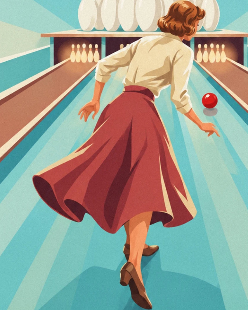 Une joueuse en jupe rouge et chemisier crème, sa boule rouge sur la piste de bowling