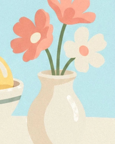 Les fleurs corail et crème aux tiges vertes dans un vase beige arrondi