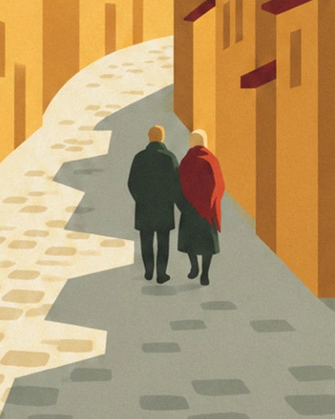 Un couple de dos, lui en manteau sombre, elle en châle rouge, dans la ruelle pavée