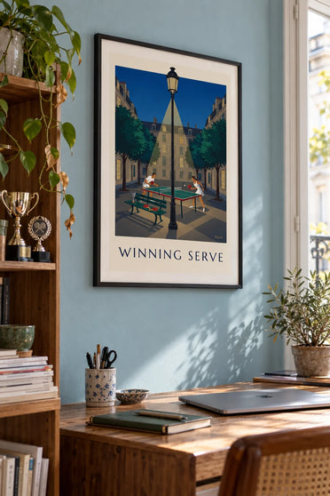 Poster van een nachtelijke pingpongpartij op een plein in Parijs: ingelijst aan de muur