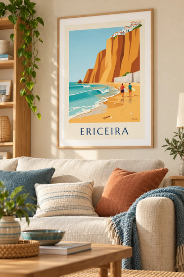 Poster van surfers aan de voet van de kliffen van Ericeira : ingelijst aan de muur