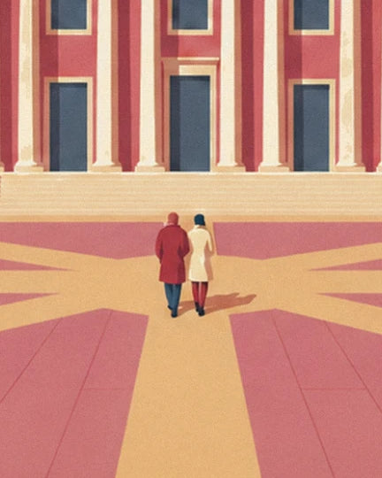 Un couple en manteaux rouge et beige qui marche vers la façade à colonnes