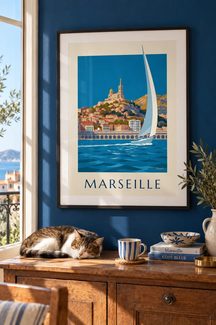 Poster van Notre-Dame-de-la-Garde vanaf zee : ingelijst aan de muur
