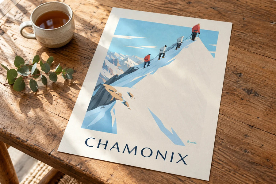 Affiche alpinistes sur l'arête de l'Aiguille du Midi : posée sur une table