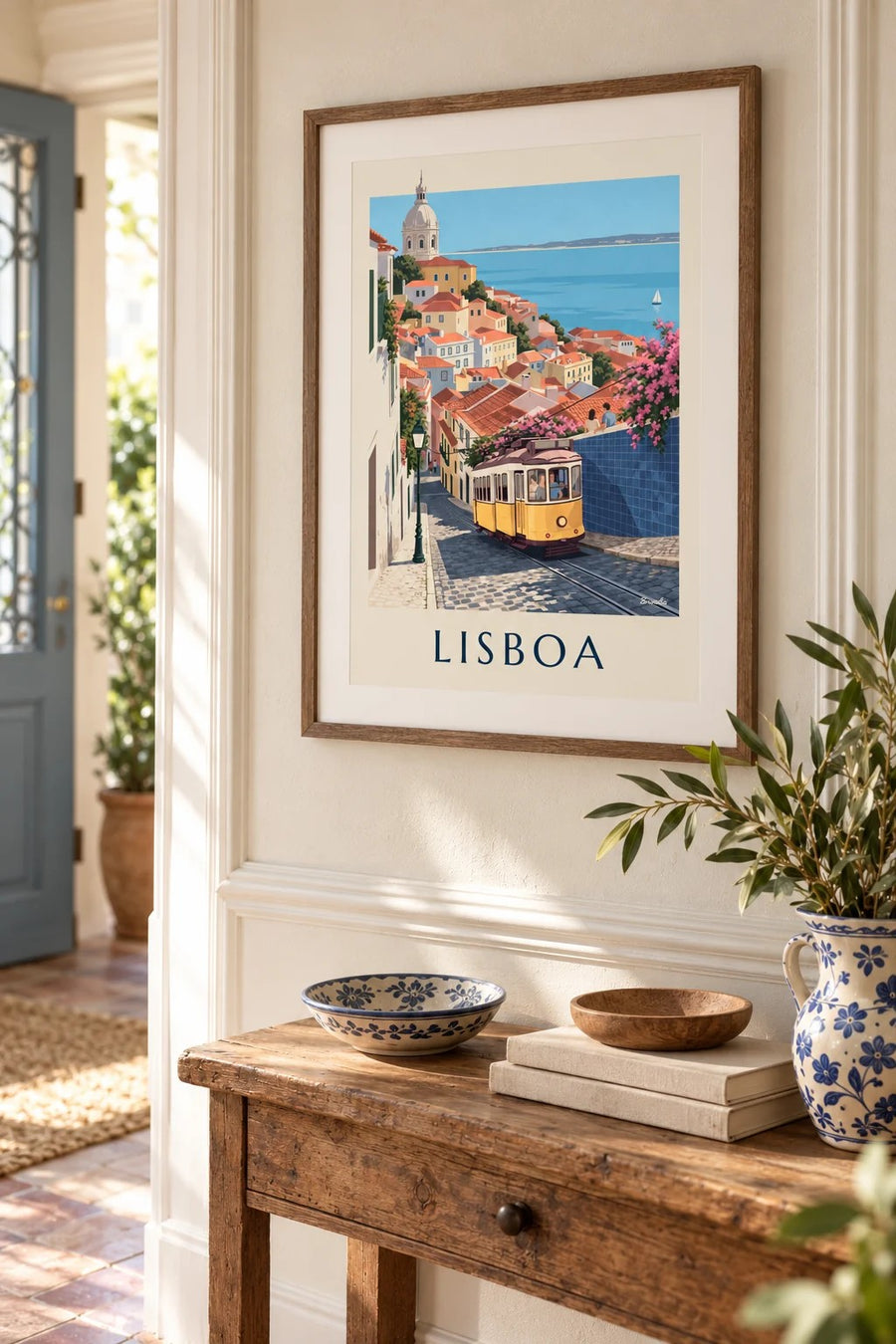 Affiche tramway jaune dans une rue pavée de Lisboa face au Tage : petit format A4 encadré