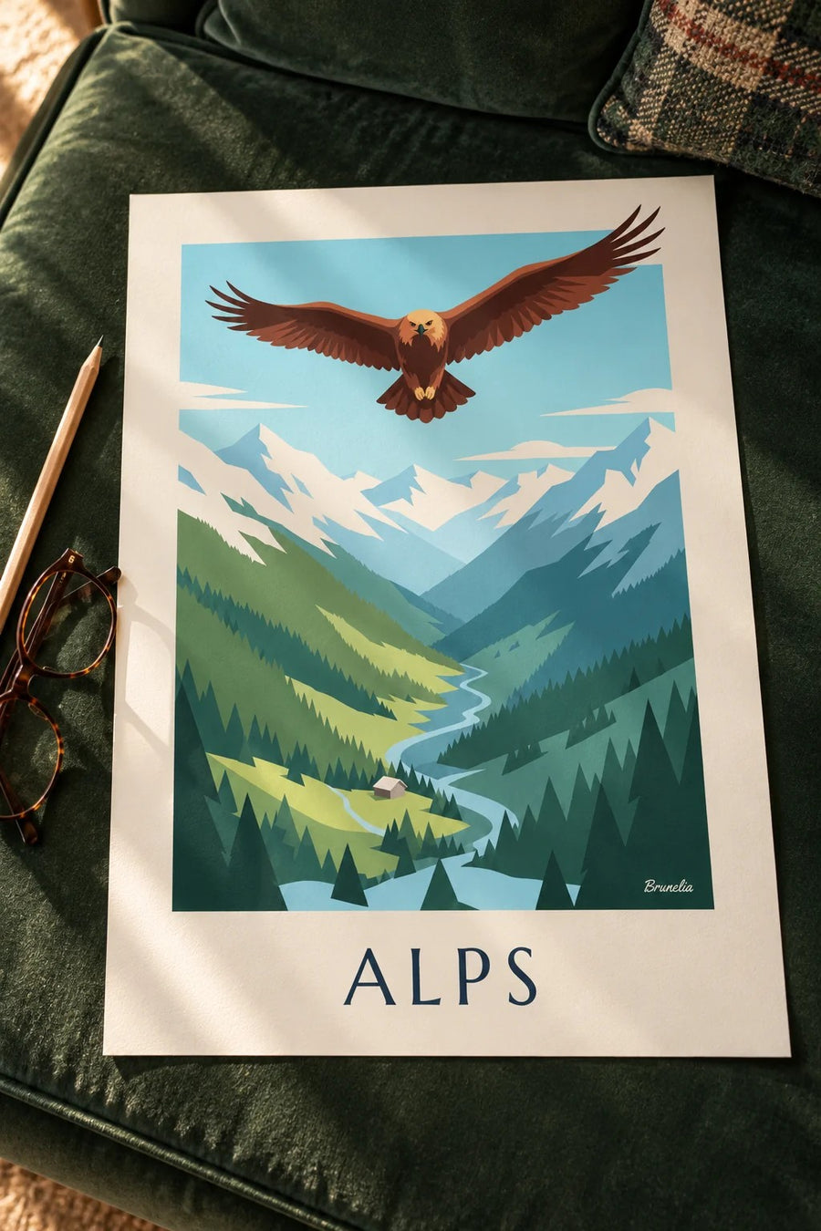 Affiche aigle royal au-dessus d'une vallée des Alps : posée sur une table