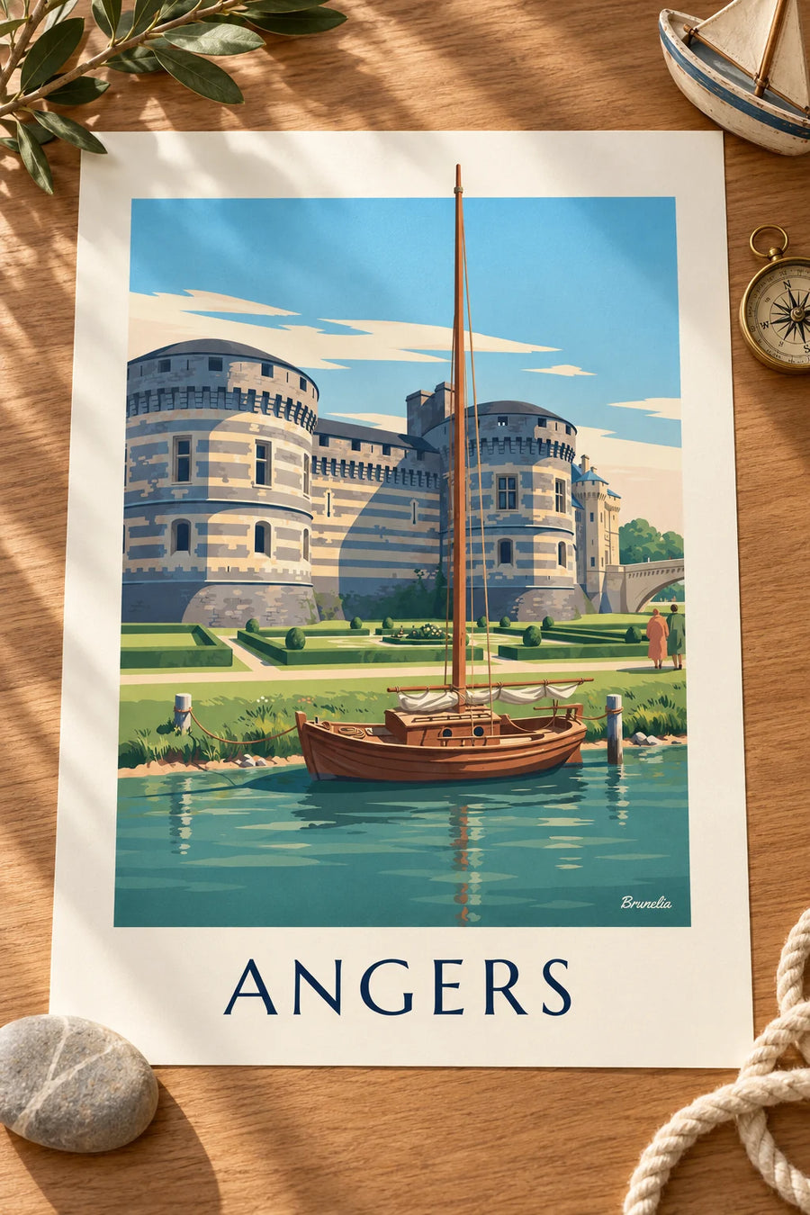 Affiche château d'Angers et voilier amarré sur la Maine : posée sur une table