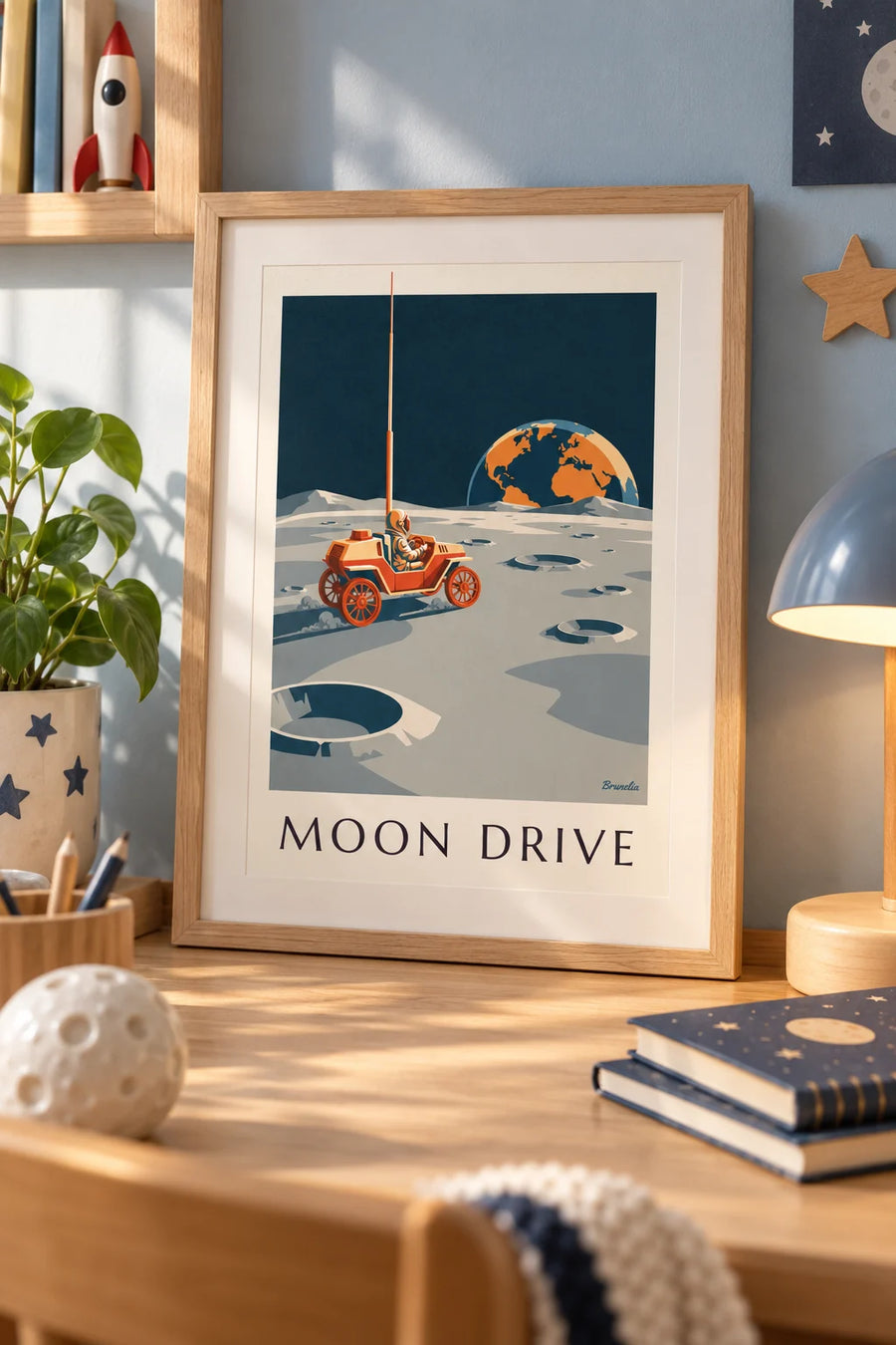 Affiche rover lunaire roulant entre les cratères de la Lune : petit format A4 encadré