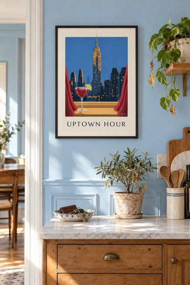 Affiche cocktail rouge à la cerise face à l'Empire State Building : encadrée au mur