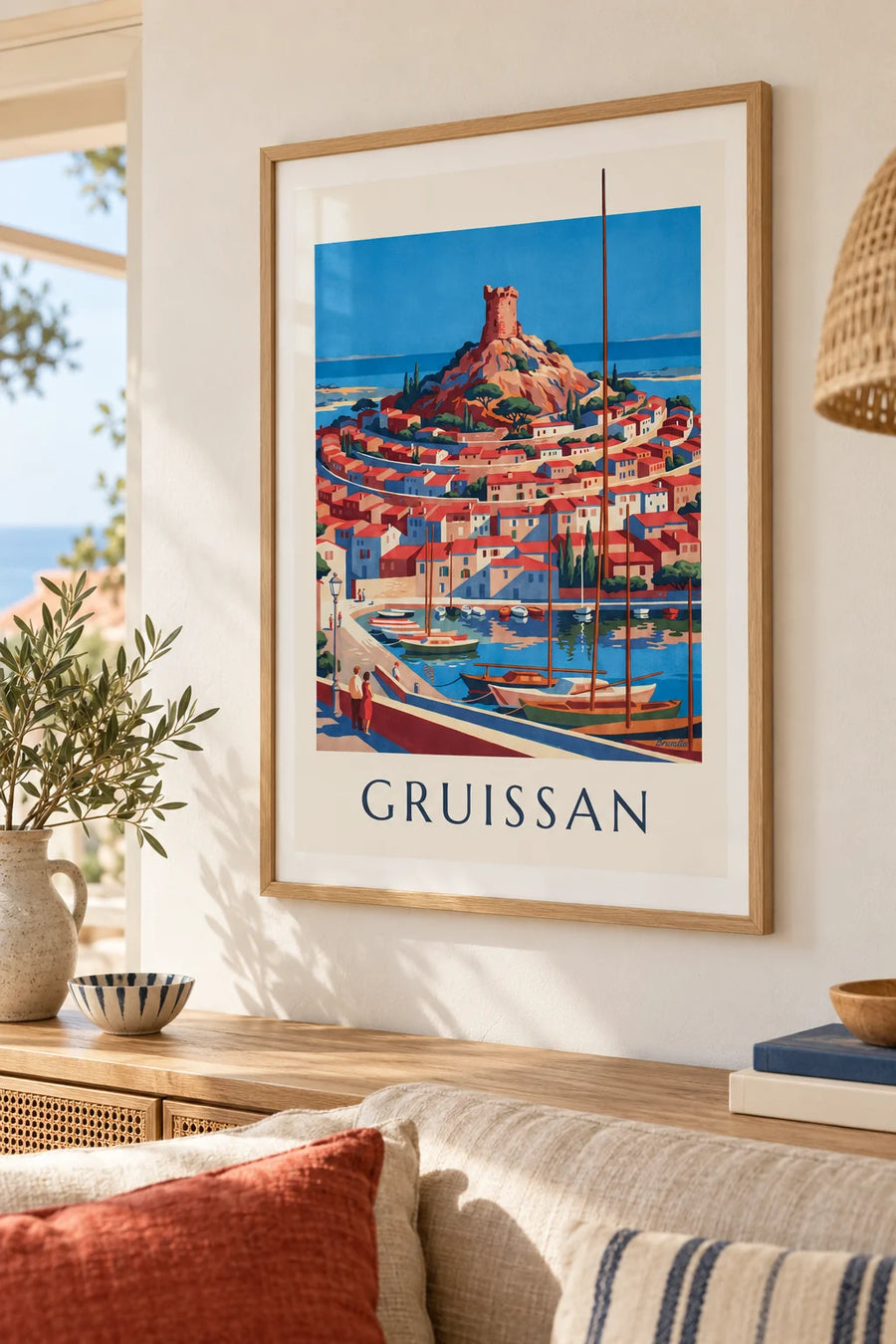 Affiche tour Barberousse de Gruissan au-dessus des toits et du port : encadrée au mur