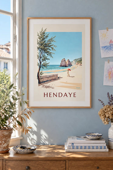 Poster Frau mit rotem Sonnenschirm am Strand von Hendaye: gerahmt an der Wand