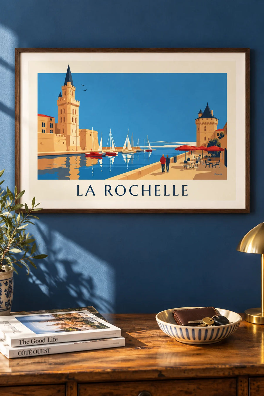 Affiche tours de la Lanterne et de la Chaîne à l'entrée du port de La Rochelle : encadrée au mur