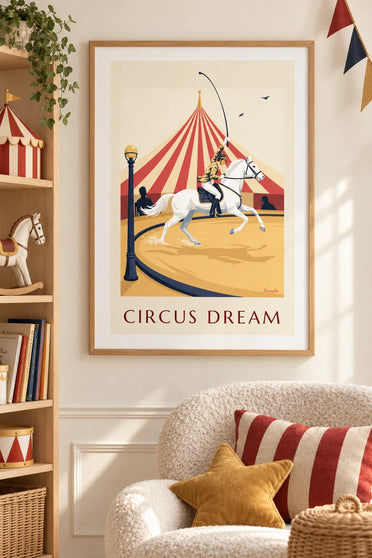 Poster amazone op een galopperend wit paard onder de circustent: ingelijst aan de muur