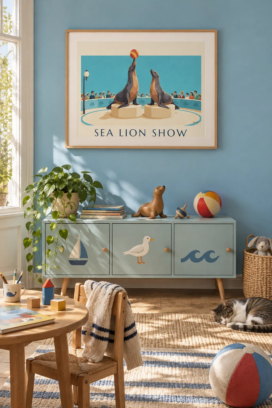 Affiche otaries jonglant avec des ballons sur la piste du cirque : encadrée au mur