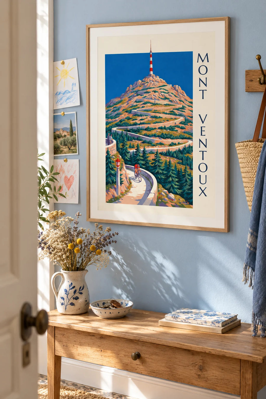Affiche cycliste dans les lacets du mont Ventoux et son antenne : encadrée au mur
