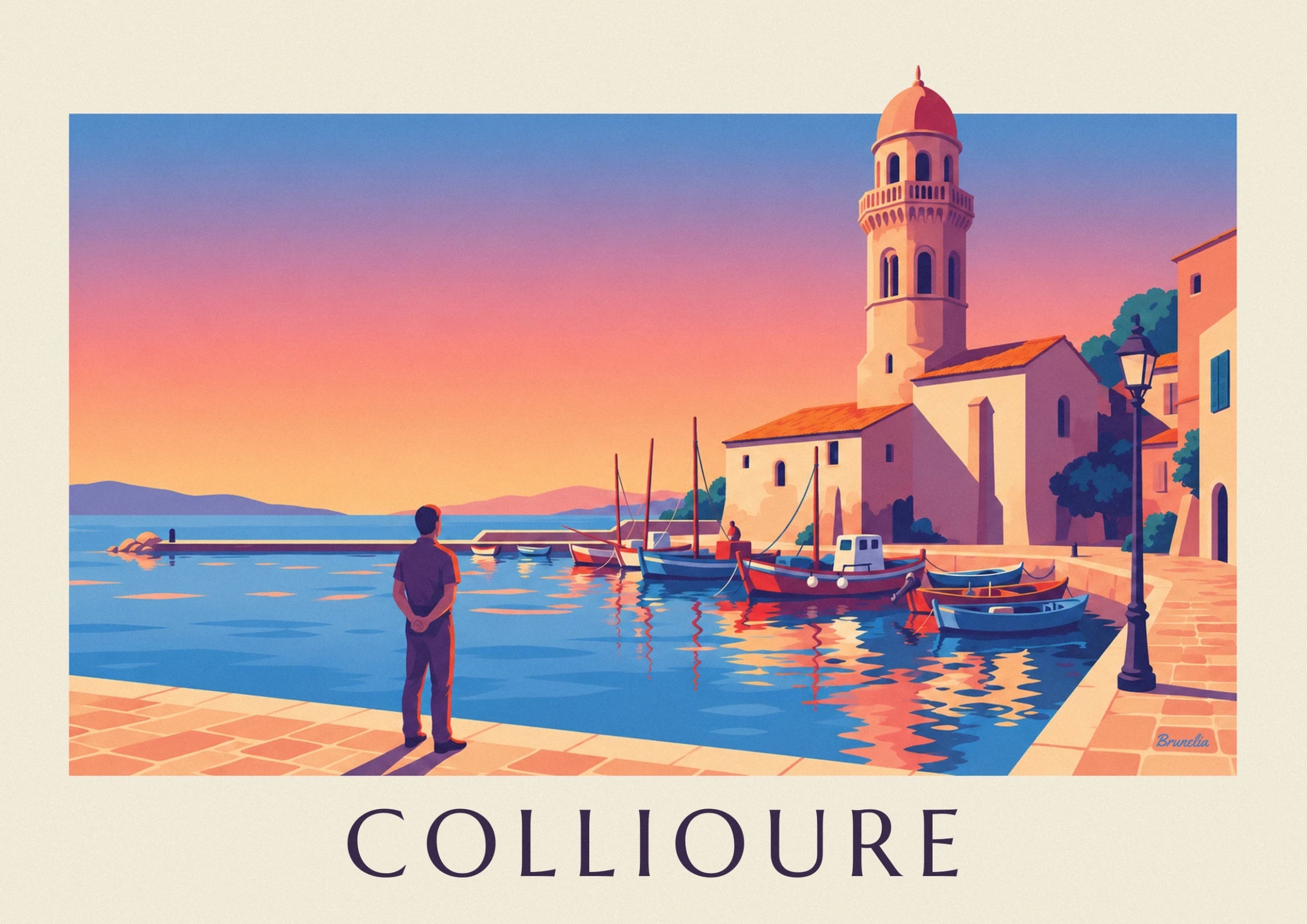De klokkentoren van Collioure, met gouden gevels en oranje daken tegen een roze hemel