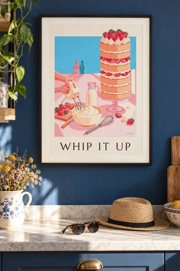 Poster Handmixer, Schlagsahne und Erdbeerkuchen: gerahmt an der Wand