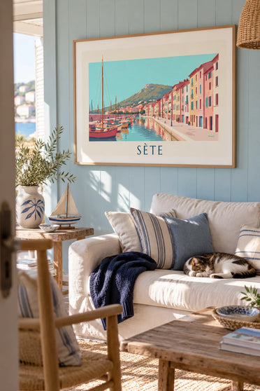 Poster koninklijk kanaal van Sète en kleurrijke vissersboten: ingelijst aan de muur