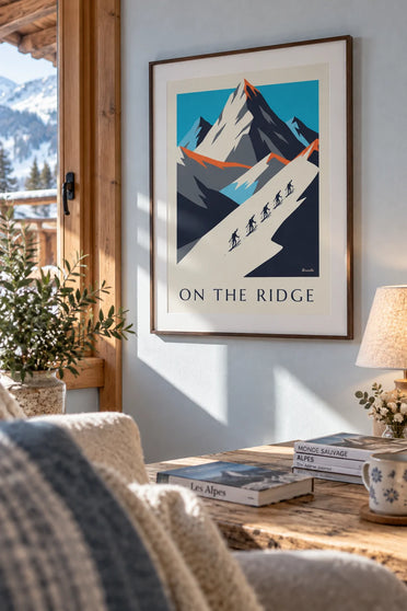 Poster silhouetten van skiërs in een rij op een besneeuwde bergkam: ingelijst aan de muur