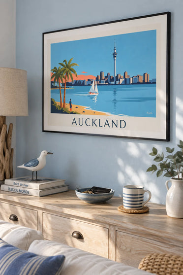 Poster Segelboot im Hafen von Auckland und Sky Tower: gerahmt an der Wand