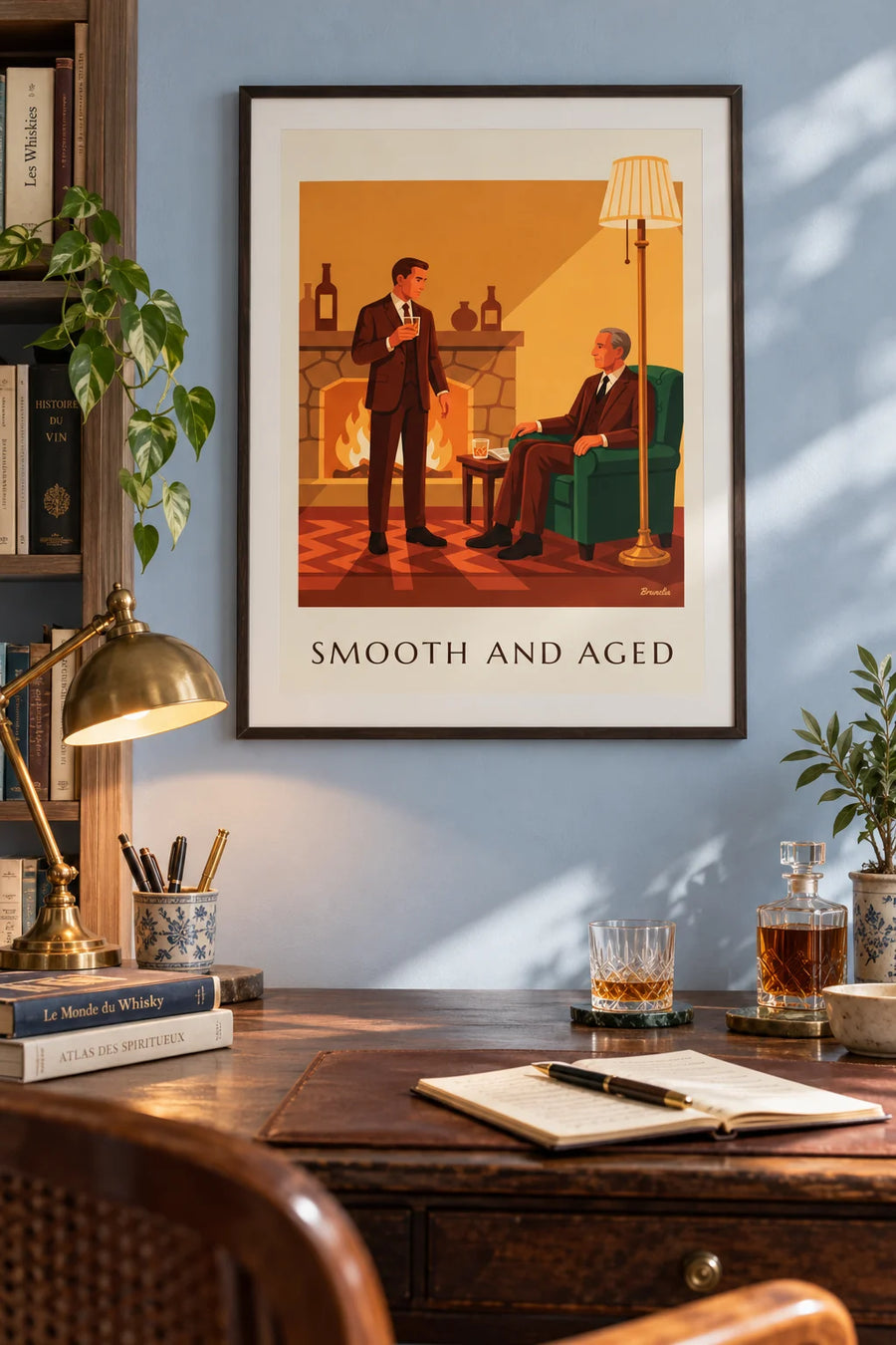 Poster Whisky, Mann im Anzug am Kamin: gerahmt an der Wand